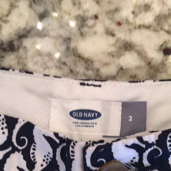 Old navy shorts - Picture 4 of 4